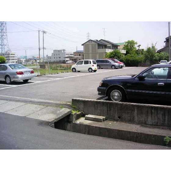 岐阜市西荘２丁目の駐車場の外観