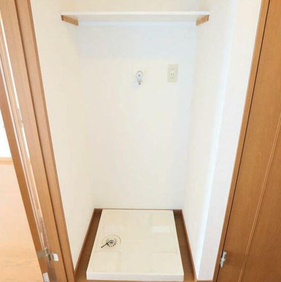【設備】 | サンライト ヒルズ | 洗濯機置き場は室内です。