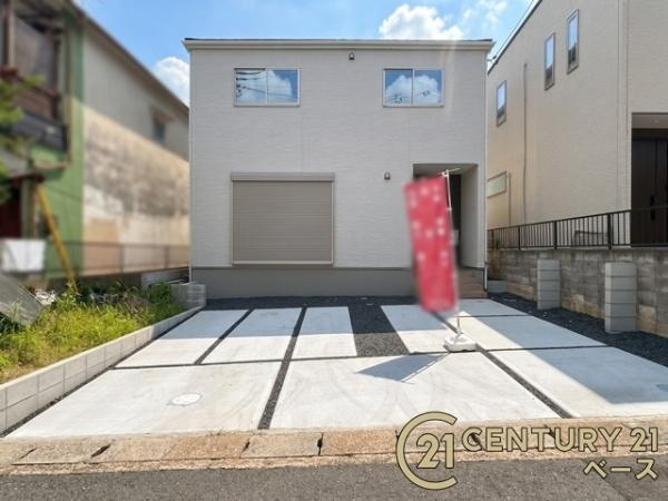 大和郡山市小泉町 ／新築一戸建の駐車場|■現地撮影写真■駐車スペースは並列２台可！