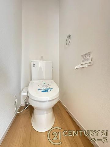 大和郡山市小泉町 ／新築一戸建のトイレ|■現地撮影写真■１・２階ともに清潔感のある綺麗なお手洗を完備！