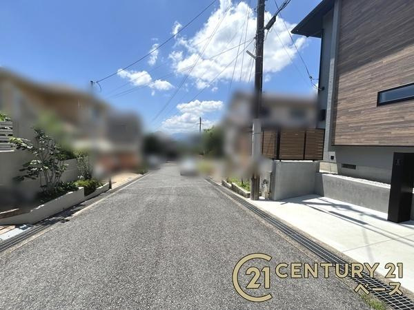 北葛城郡王寺町明神４丁目　一戸建の前面道路含む現地写真|■現地撮影写真■広々とした前面道路で駐車も楽々！