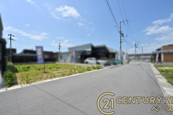 桜井市粟殿　建築条件なし土地の前面道路含む現地写真|■現地撮影写真■前面道路は６ｍ以上あり広々としています！
