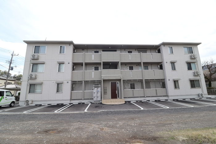 シャンデブレの駐車場|高崎、前橋、伊勢崎エリアのお部屋探しはエンドスケープまで！お客様の理想お聞かせ下さい♪