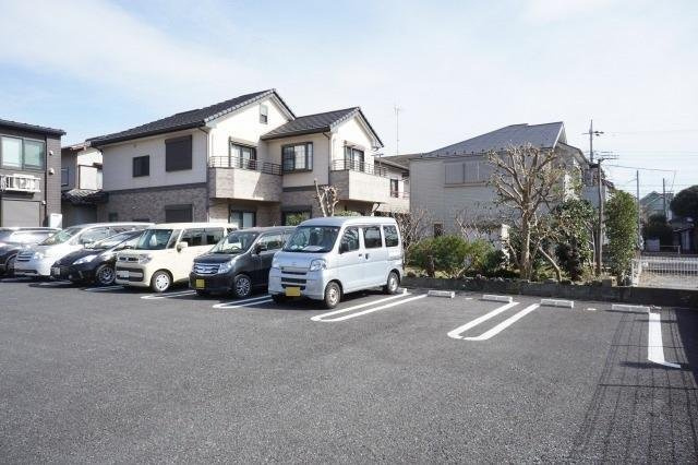 クレール小手指の駐車場