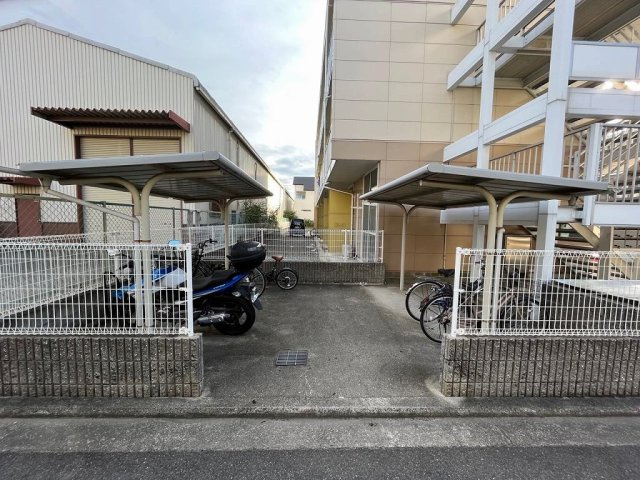 レオパレスヴァンのその他|屋根付き駐輪場