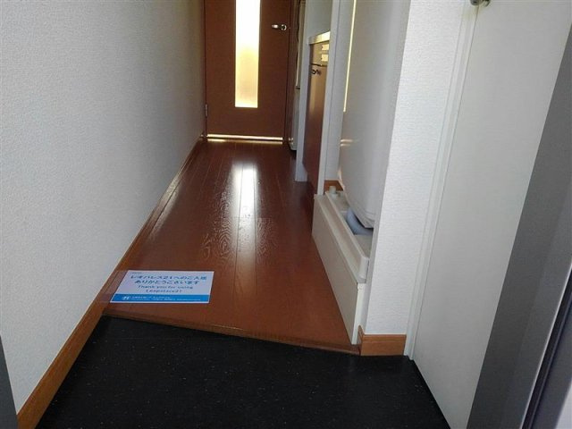 レオパレス東和田の玄関