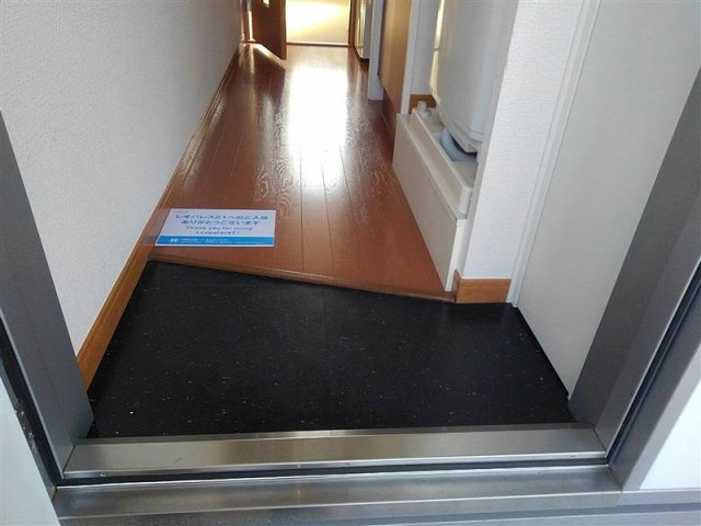 レオパレス東和田の玄関