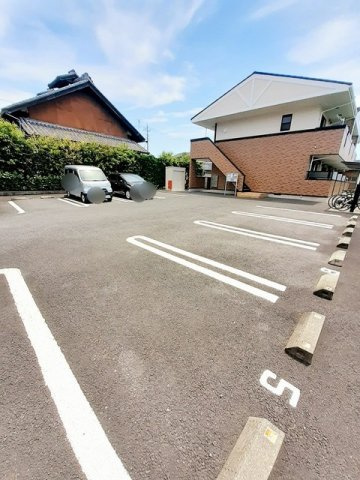 コモドカーサの駐車場