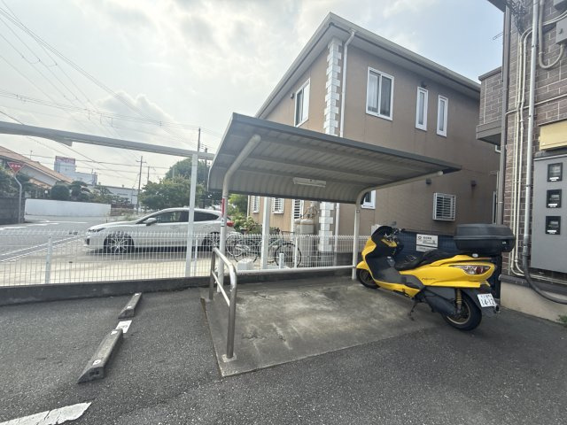 ダンディライオンの駐車場