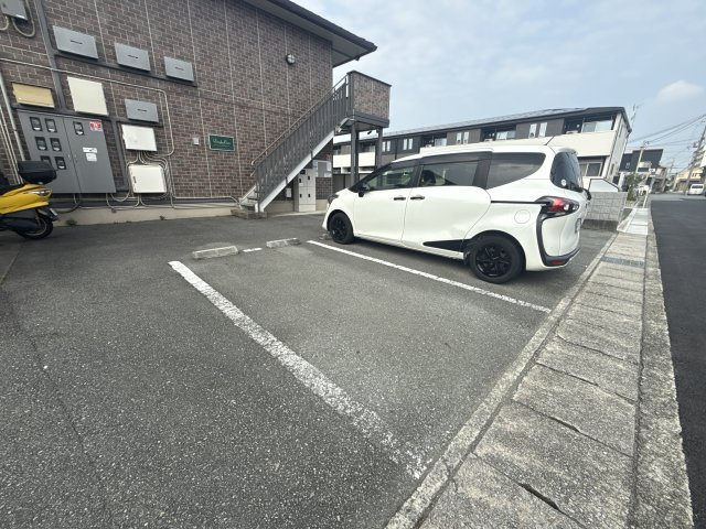 ダンディライオンの駐車場