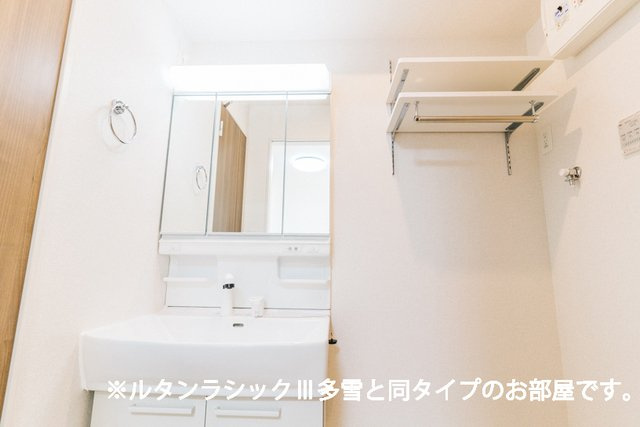 レガリア駅東の洗面所|ゆったりとスペースのある洗面所
