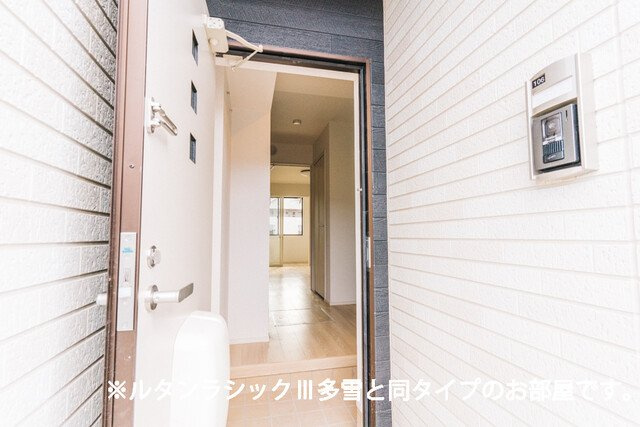 レガリア駅東の玄関|収納もある玄関です