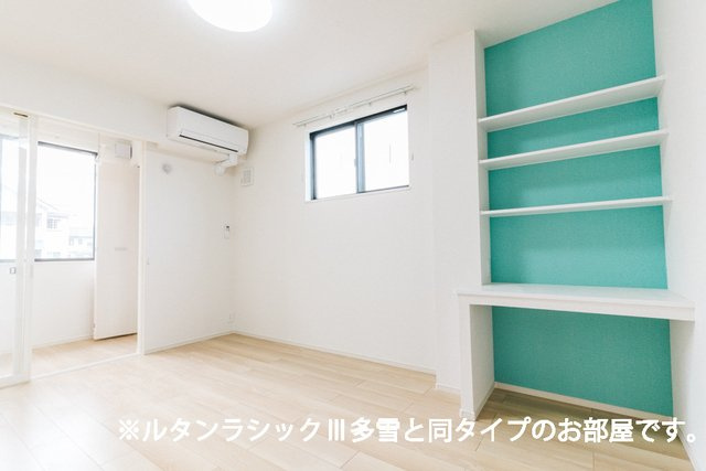 レガリア駅東の居間・リビング|こちらのリビングで趣味の時間をお楽しみください