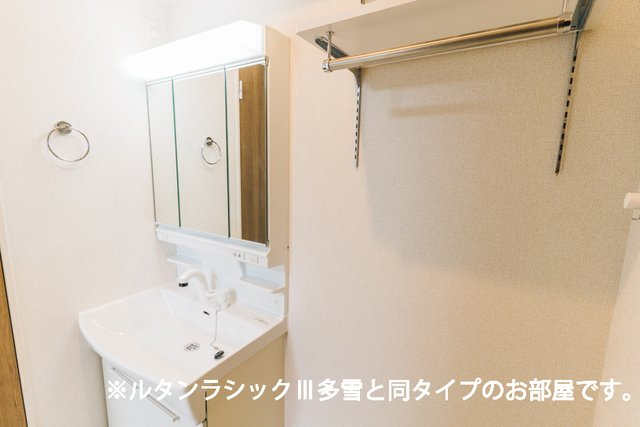 レガリア駅東の洗面所|コンパクトで使いやすい洗面所
