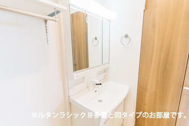 レガリア駅東の洗面所|忙しい朝には欠かせない洗面所です
