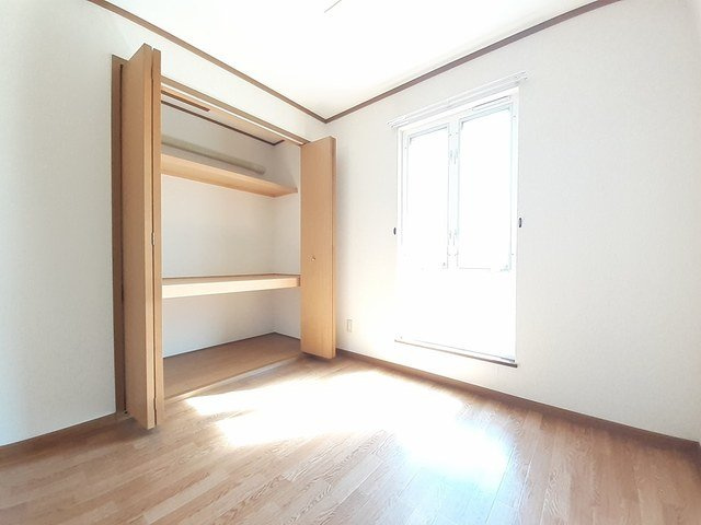 クレストール２１Ｂの内装|明るい室内です