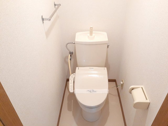 クレストール２１Ｂのトイレ|清潔感のあるトイレです