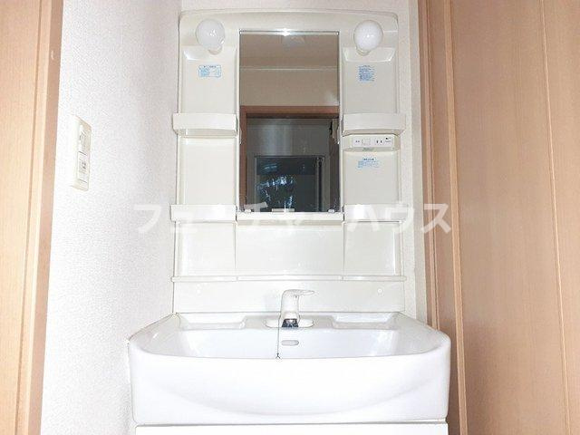 フェイバーレジデンスⅠの洗面所|明るい洗面所です