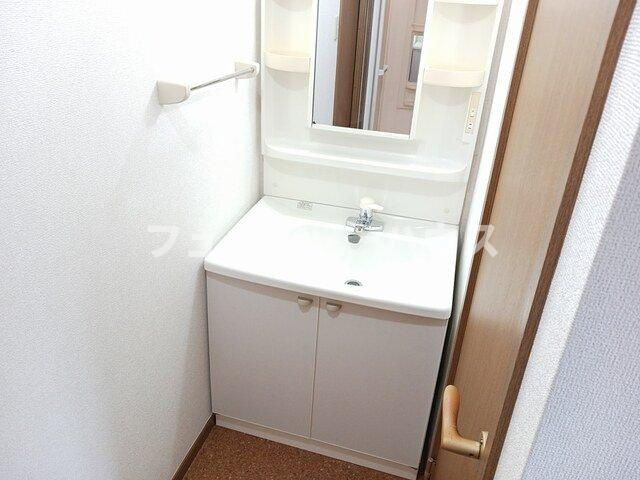 アンソレイエⅠの洗面所|明るい洗面所です