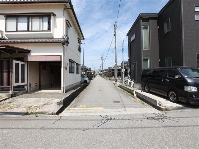 【前面道路含む現地写真】の画像