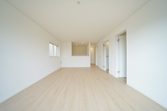 【横浜市瀬谷区阿久和西4丁目2-10全4棟新築戸建て】★仲介手数料無料★（原小学校・原中学校）の居間・リビング