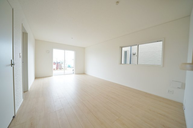 【横浜市瀬谷区阿久和西4丁目2-10全4棟新築戸建て】★仲介手数料無料★（原小学校・原中学校）の居間・リビング