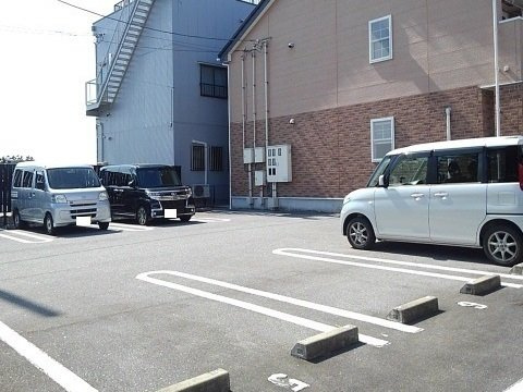 アクアフェートの駐車場|駐車スペースもあります