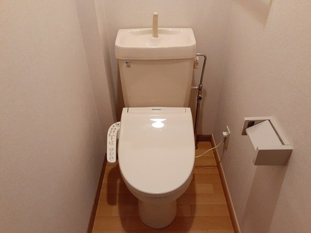 サンセールＹｓのトイレ|落ち着いた色調のトイレです