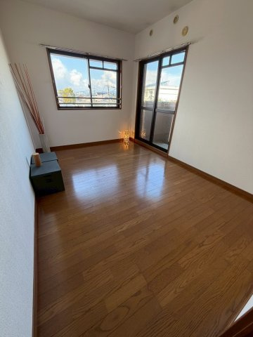 ルミエール合川の洋室