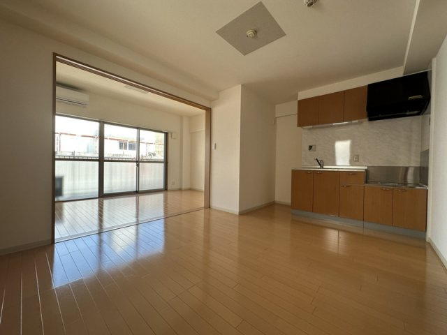 姫路市二階町の賃貸マンションの居間・リビング
