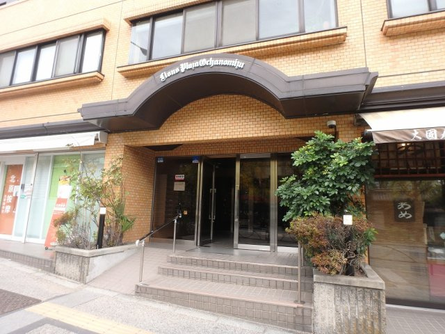 ライオンズプラザお茶の水のエントランス