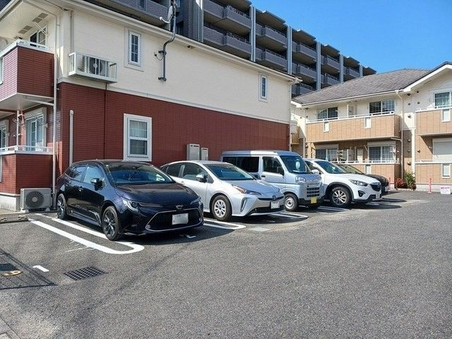 ファインリバーＡの駐車場