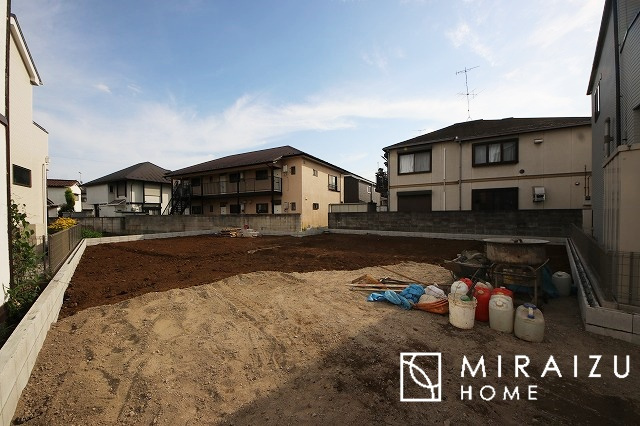 【外観】 | 運転が不安な方も安心な前面道路、きちんと幅員のある道路は女性にも安心です。整備されている道路は気持ちも良いですね♪