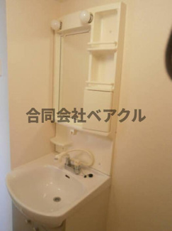 【独立洗面台】 | メゾンリヴェール | 独立洗面台、小物を置くことができて便利です