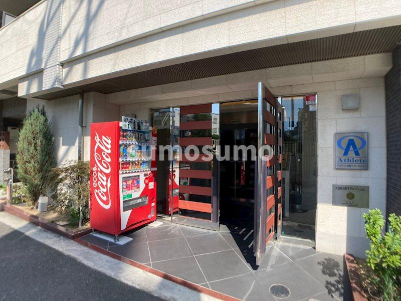 アスリート本町リバーウエストのエントランス