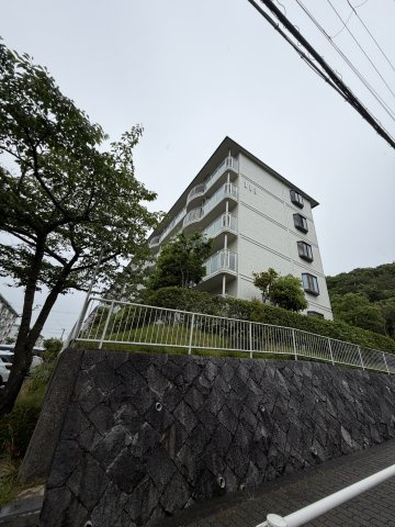 名谷27団地111号棟の外観