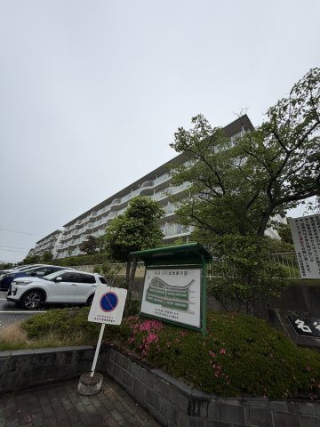 名谷27団地111号棟の外観