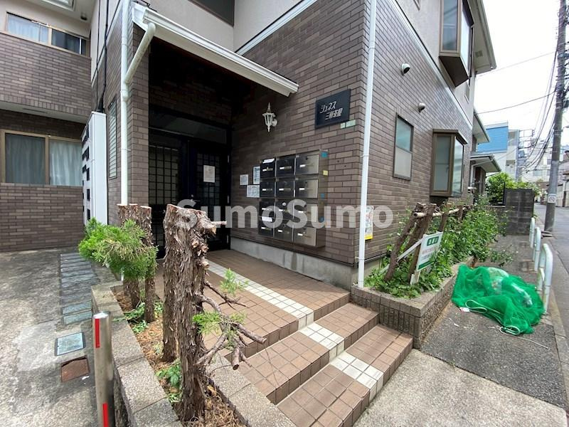ジュネス三軒茶屋のエントランス