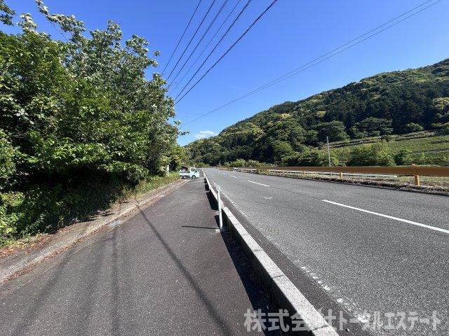 下関市豊浦町大字宇賀5608番地の前面道路含む現地写真