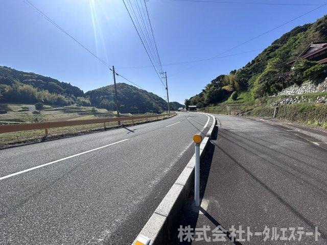 下関市豊浦町大字宇賀5608番地の前面道路含む現地写真