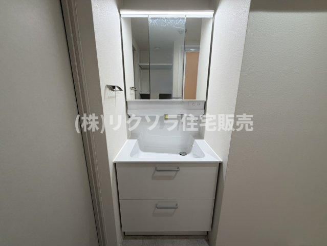 アンビエント枚方公園の独立洗面台|■物件内覧・資金計画相談・住宅ローン相談、リフォーム相談、お問合せ受付中■
※当日・翌日のご内覧、ご相談はお電話でのお問合せがスムーズです！