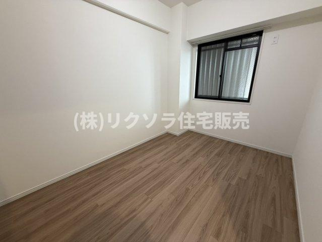 アンビエント枚方公園の寝室|洋室5.3帖
■物件内覧・資金計画相談・住宅ローン相談、リフォーム相談、お問合せ受付中■
※当日・翌日のご内覧、ご相談はお電話でのお問合せがスムーズです！
