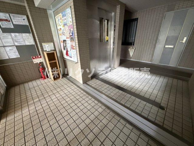 アンビエント枚方公園のエントランス|■物件内覧・資金計画相談・住宅ローン相談、リフォーム相談、お問合せ受付中■
※当日・翌日のご内覧、ご相談はお電話でのお問合せがスムーズです！