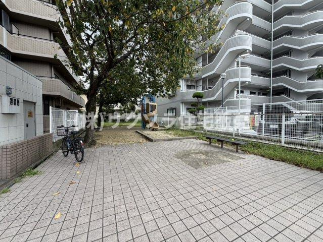 アンビエント枚方公園の現況写真|敷地内公園
■物件内覧・資金計画相談・住宅ローン相談、リフォーム相談、お問合せ受付中■
※当日・翌日のご内覧、ご相談はお電話でのお問合せがスムーズです！