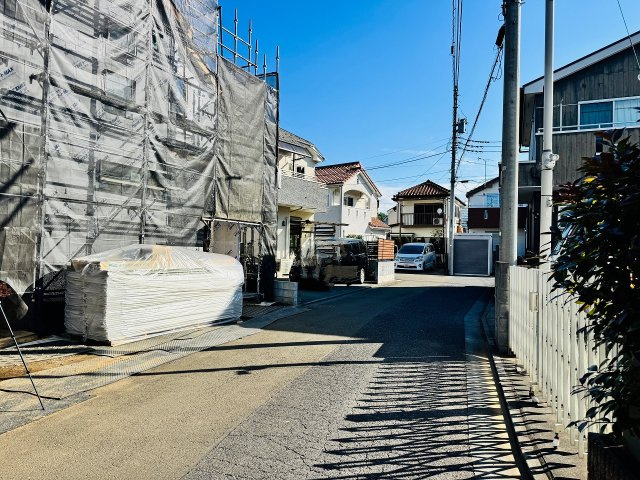 八王子市　犬目町　新築一戸建て　２５ー１期の前面道路含む現地写真|～南東4.5ｍ道路に面しています～