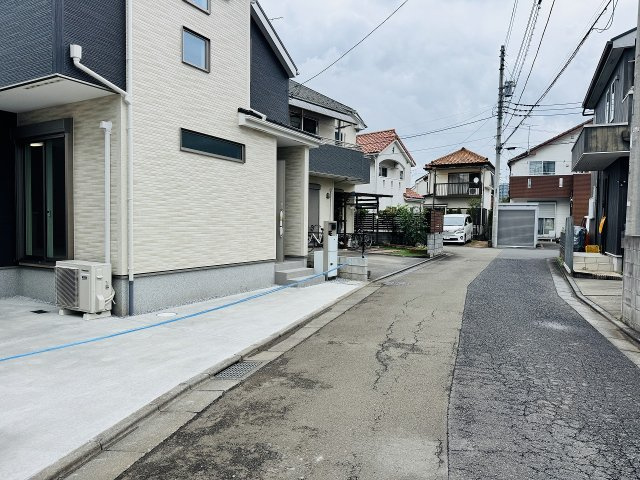 八王子市　犬目町　新築一戸建て　２５ー１期の前面道路含む現地写真|～南東4.5ｍ道路に面しています～