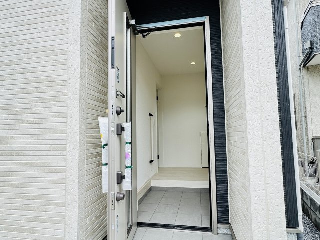 八王子市　犬目町　新築一戸建て　２５ー１期の玄関|～玄関は安心のWロックキーを採用～