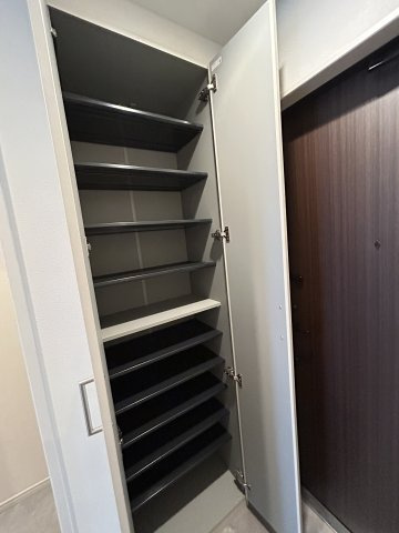GAZELLE NOAH尼崎次屋の収納