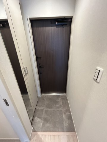 GAZELLE NOAH尼崎次屋の玄関