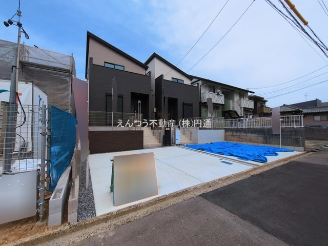 リナージュ高蔵寺町六丁目第1期の前面道路含む現地写真